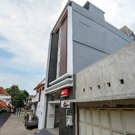 Super Oyo Capital O 614 Graha 8 Syariah Hotel Surabaya Exterior foto