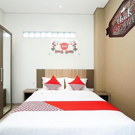 Super Oyo Capital O 614 Graha 8 Syariah Hotel Surabaya Exterior foto