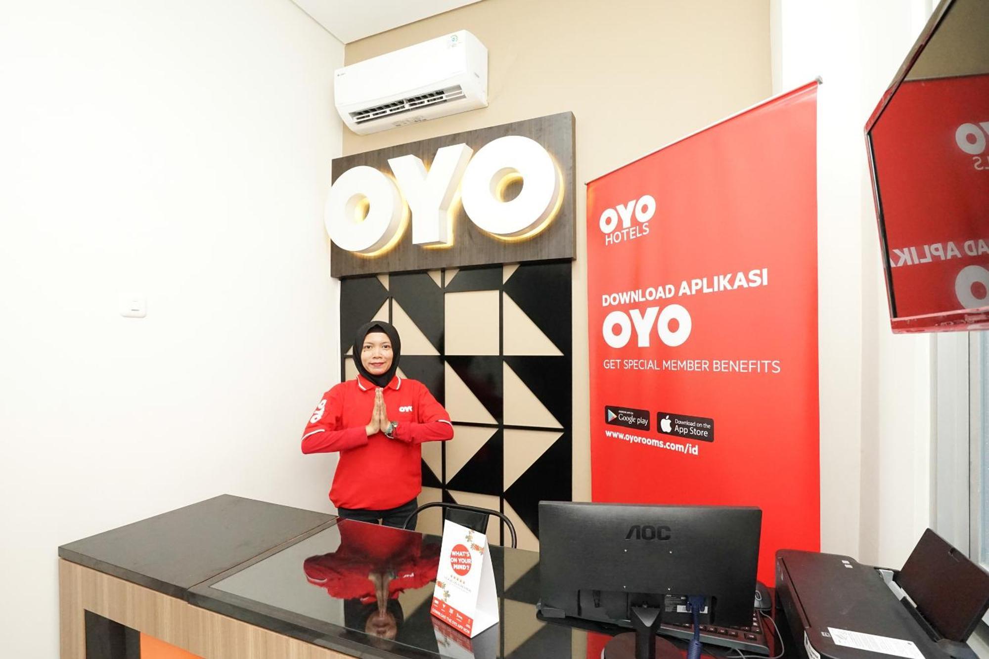 Super Oyo Capital O 614 Graha 8 Syariah Hotel Surabaya Exterior foto