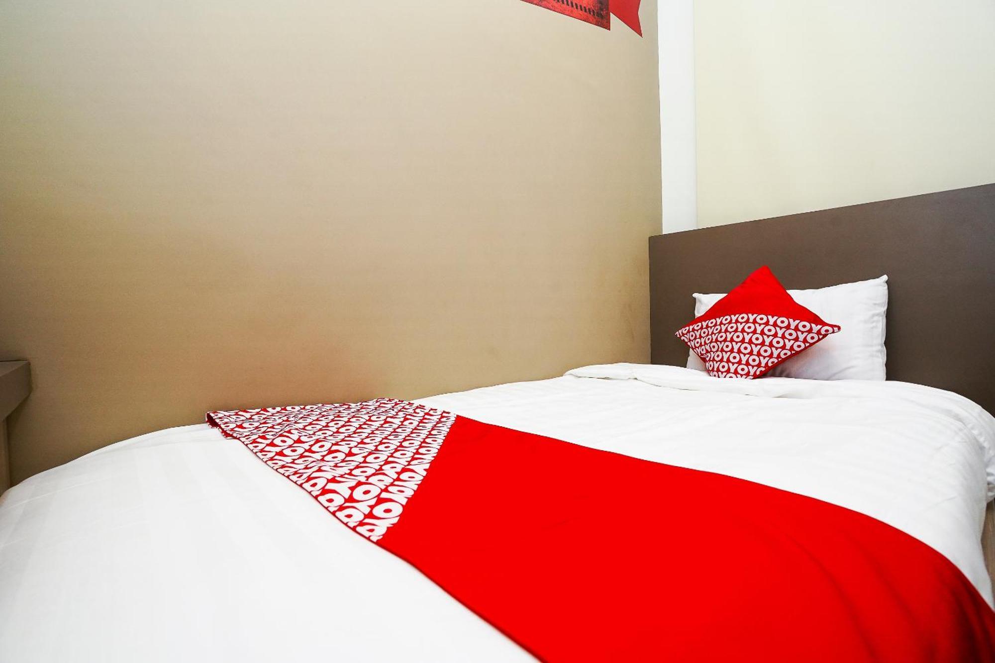 Super Oyo Capital O 614 Graha 8 Syariah Hotel Surabaya Exterior foto