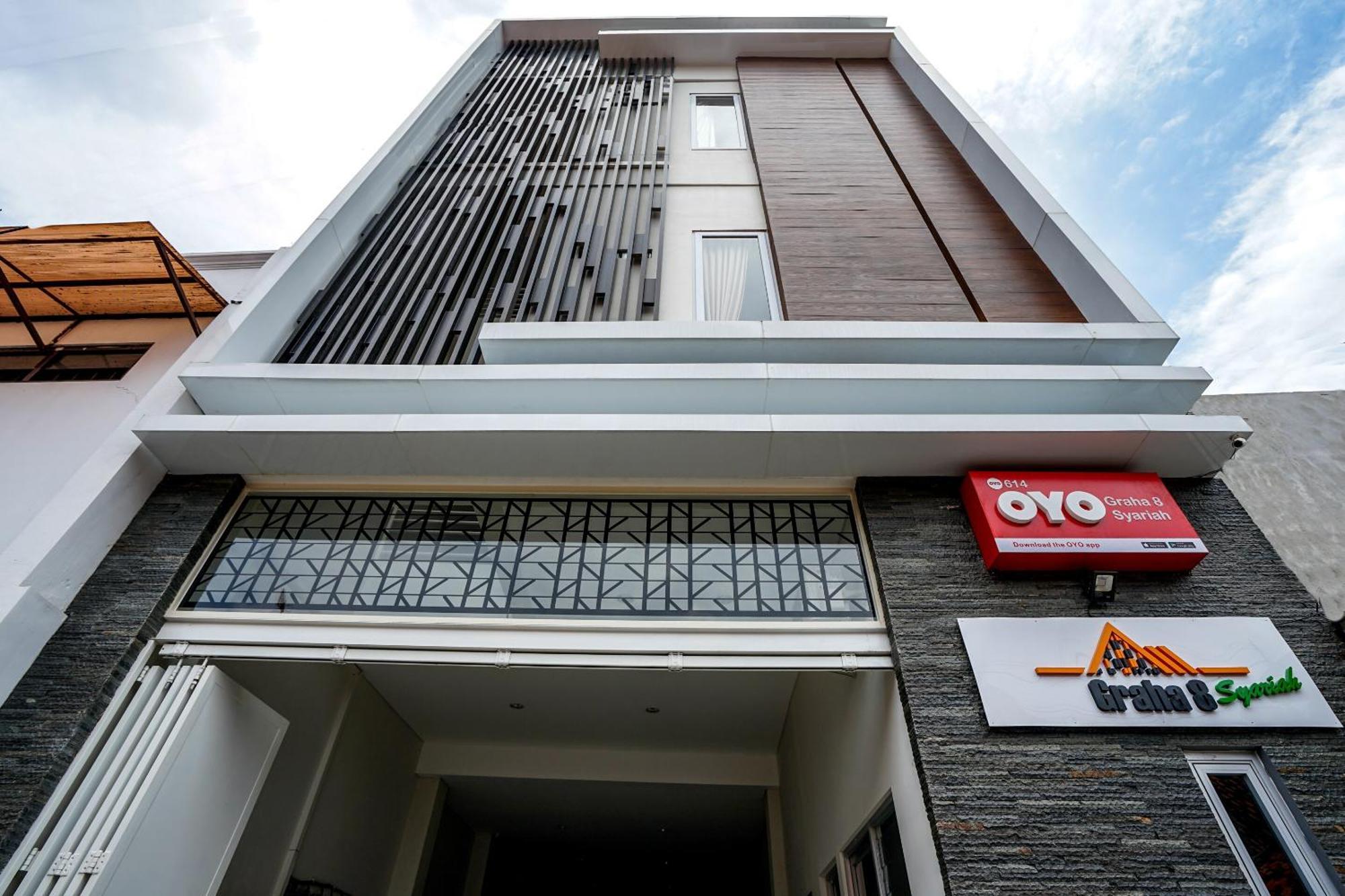 Super Oyo Capital O 614 Graha 8 Syariah Hotel Surabaya Exterior foto