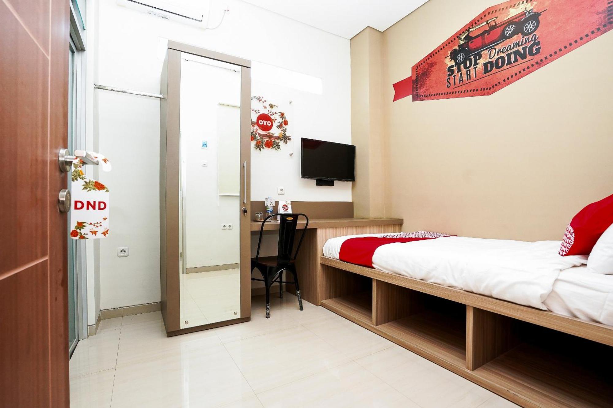 Super Oyo Capital O 614 Graha 8 Syariah Hotel Surabaya Exterior foto