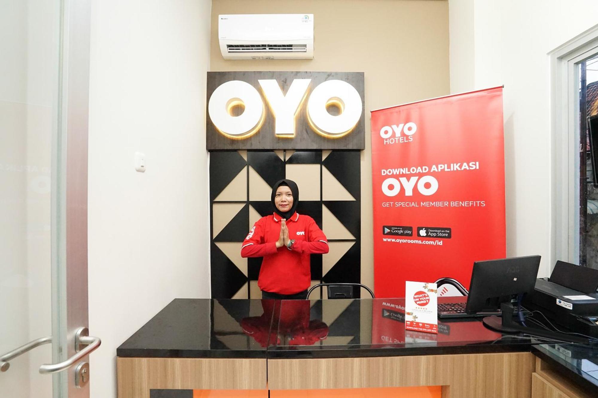 Super Oyo Capital O 614 Graha 8 Syariah Hotel Surabaya Exterior foto