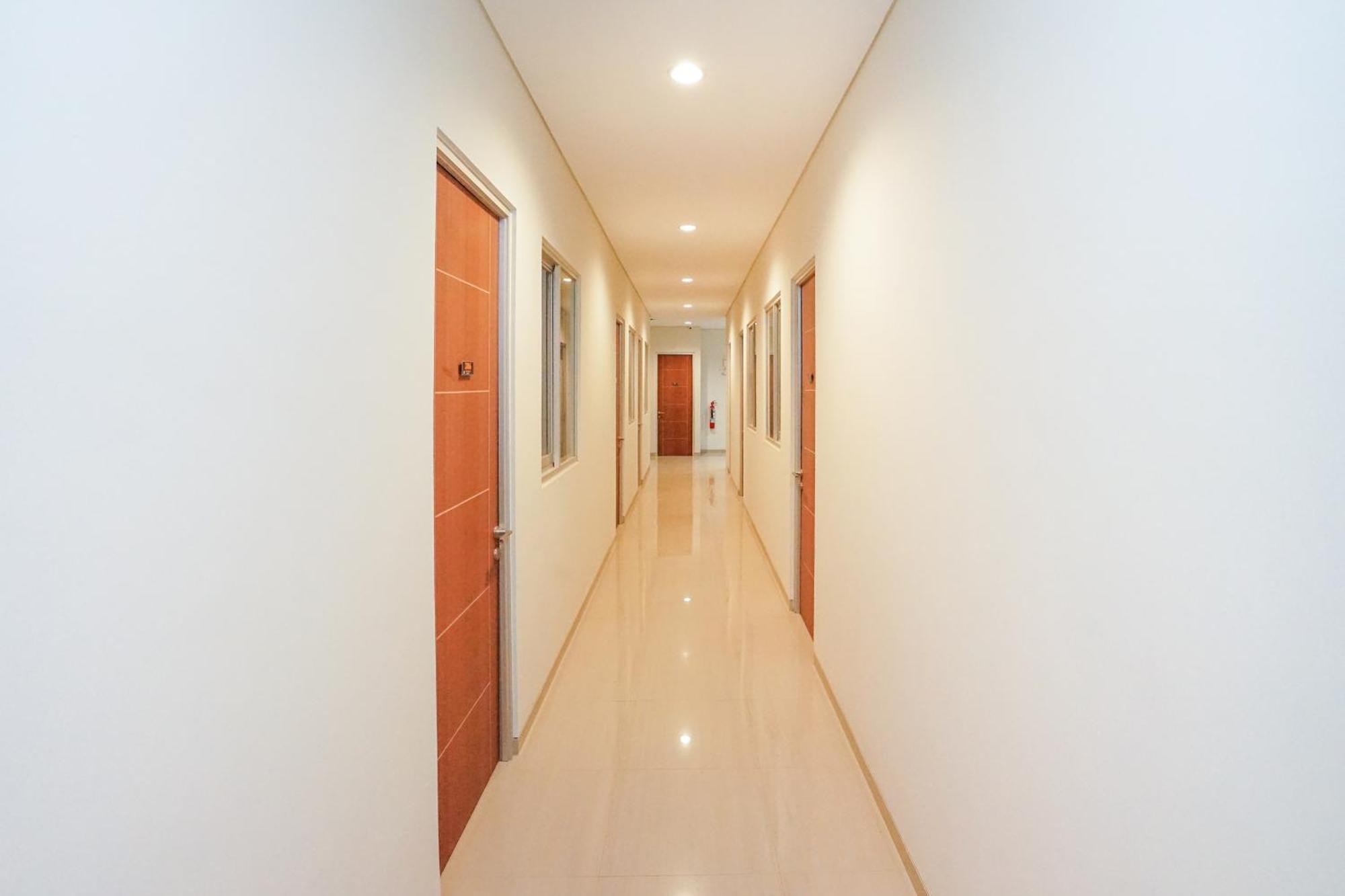 Super Oyo Capital O 614 Graha 8 Syariah Hotel Surabaya Exterior foto