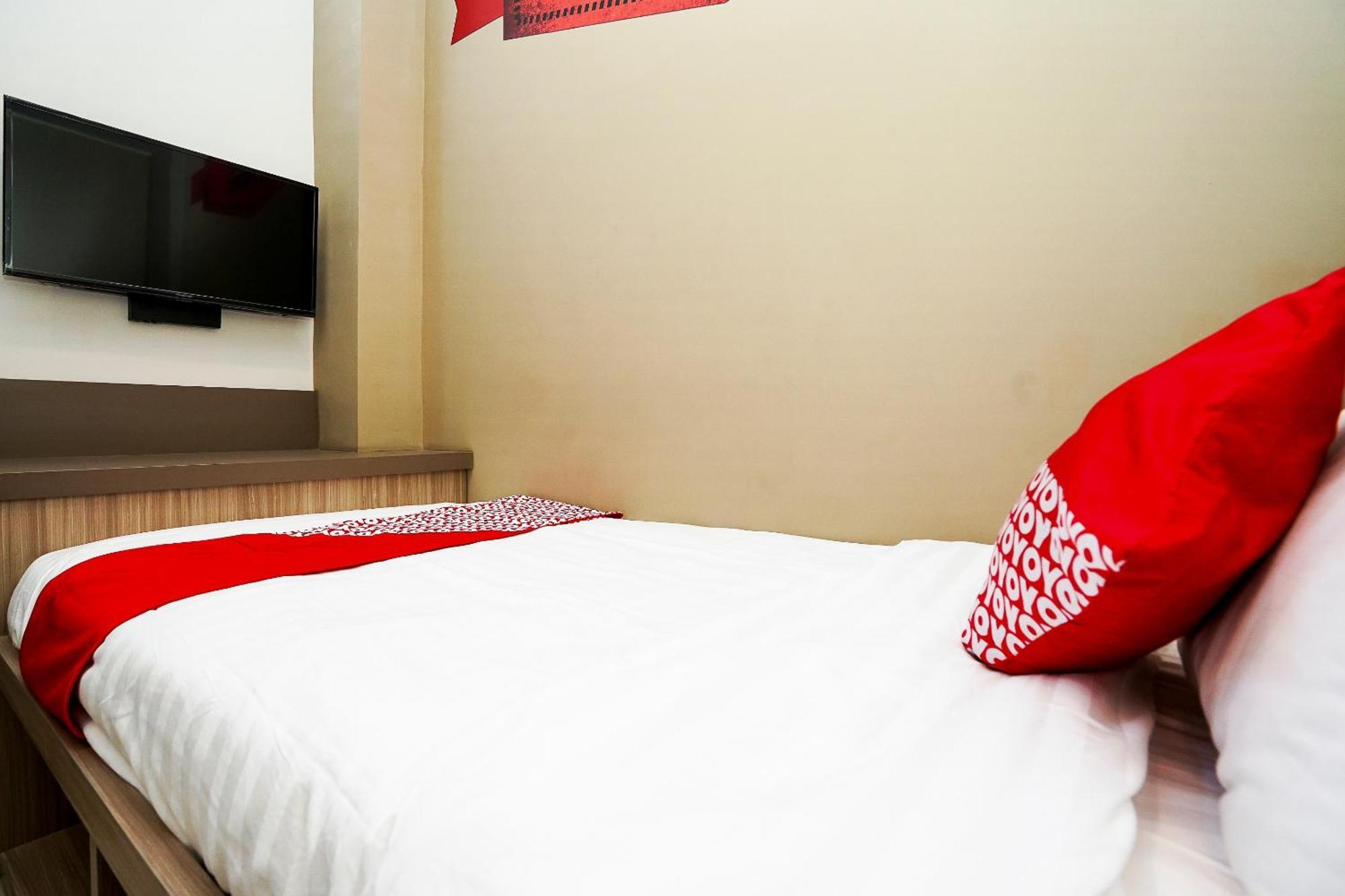 Super Oyo Capital O 614 Graha 8 Syariah Hotel Surabaya Exterior foto